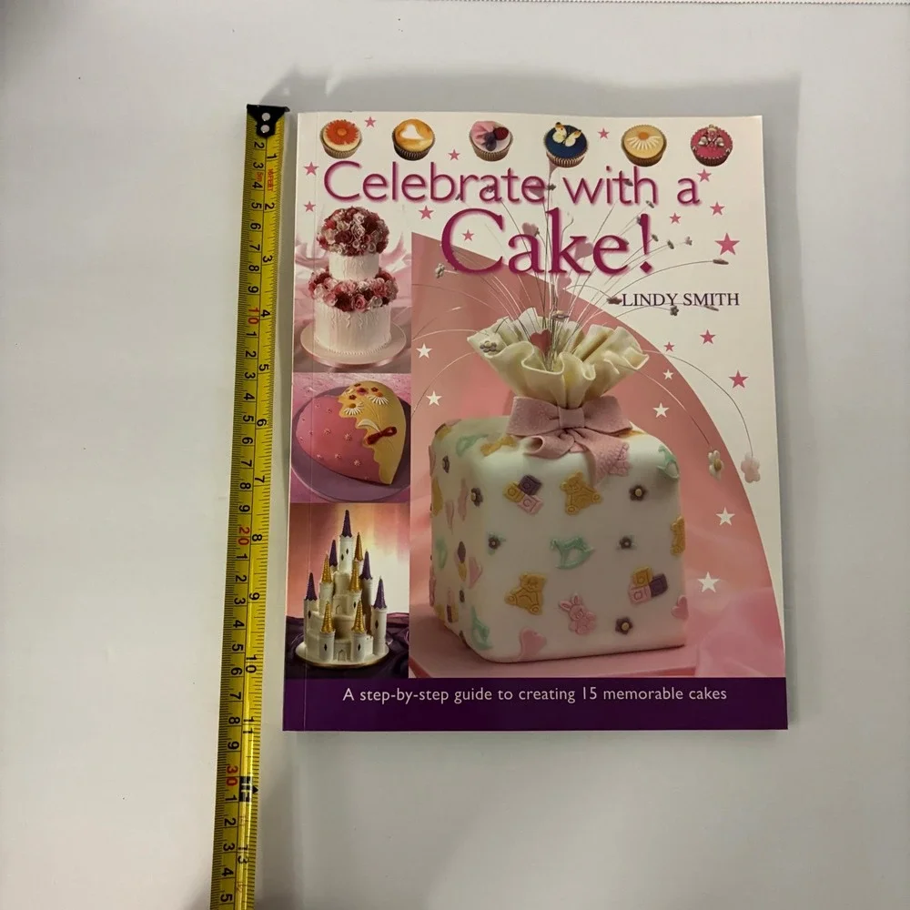 Celebrate with a Cake Lindy Smith Cake Decorating Paperback David & Charles